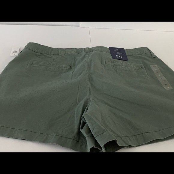 Gap Shorts - Picture 2 of 3